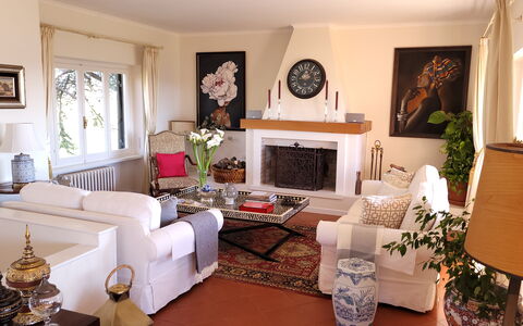 Villa El Olivar: Mobilia, Interior Design, Soggiorno, Divano, Pavimentazione, Camera, Cornice, Illuminazione, Tavolo, Pavimento