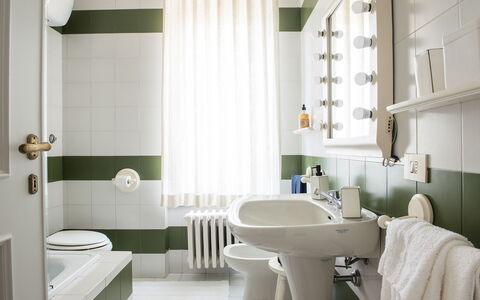 Villa El Olivar: Interior Design, Bagno, Pavimentazione, Idraulico Fixture, Lavandino Del Bagno, Gabinetto, Pavimento, Lavello, Toilet Seat, Idraulico