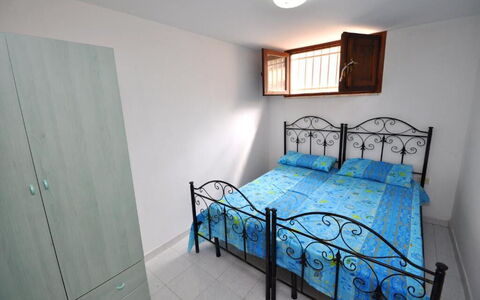 Appartamento Calanca, Marina di Mancaversa: Letto, Camera Da Letto, Bedding, Mobilia, Lenzuolo, Pavimento, Interior Design, Pavimentazione, Camera, Appartamento