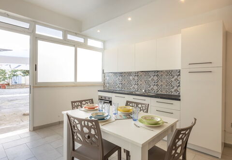 Appartamento Monomare, Gallipoli: Pavimentazione, Interior Design, Pavimento, Mobilia, Cucina, Controsoffitto, Apparecchio Major, Soffitto, Appartamento, Camera