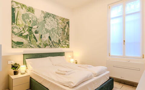 Domaso 703: Interior Design, Letto, Camera Da Letto, Pavimento, Pavimentazione, Camera, Bedding, Lenzuolo, Telaio Del Letto, Mobilia