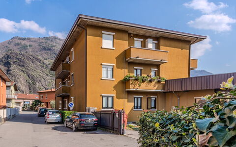 Como Lake Blu & Green: Costruzione, Zona Residenziale, Architettura, Cittadina, Casa, Casa, Insediamento Umano, Hill Station, Catena Montuosa, Sobborgo
