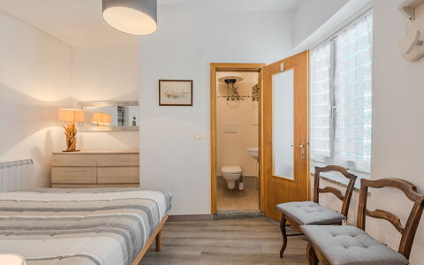 Catherine: Mobilia, Interior Design, Pavimento, Legna, Pavimentazione, Camera Da Letto, Letto, Camera, Soffitto, Tessile