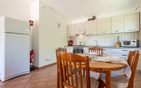Malù House: Pavimentazione, Interior Design, Pavimento, Mobilia, Soffitto, Camera, Tavolo, Cucina & Sala Da Pranzo Tavolo, Controsoffitto, Cucina