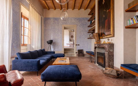 Villa Il Casalino, Florentine Hills with Pool: Mobilia, Interior Design, Pavimentazione, Parete, Pavimento, Legna, Divano, Casa, Soggiorno, Camera