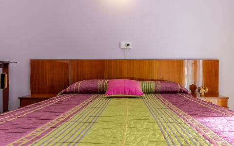 Tomas de Victoria: Interior Design, Legna, Pavimentazione, Pavimento, Letto, Camera Da Letto, Lenzuolo, Bedding, Tessile, Camera