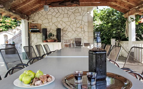 Solo: Arbusto, Zona Residenziale, Casa, Estate, Giardino, Prato, Landscaping, Cortile, Dimora, Villa