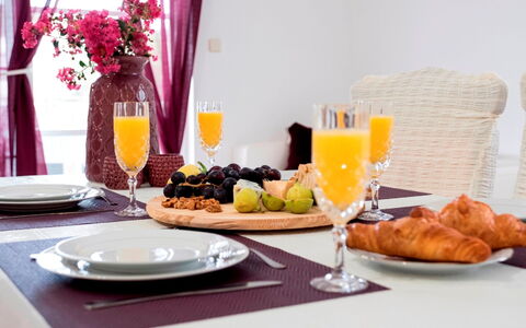 Solo: Arbusto, Zona Residenziale, Casa, Estate, Giardino, Prato, Landscaping, Cortile, Dimora, Villa