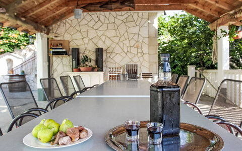 Solo: Arbusto, Zona Residenziale, Casa, Estate, Giardino, Prato, Landscaping, Cortile, Dimora, Villa