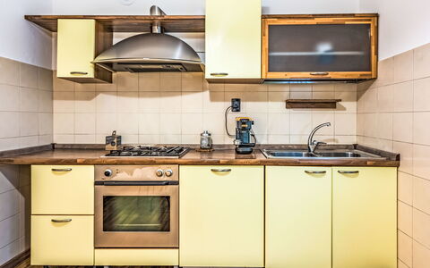 Livia: Legna, Interior Design, Apparecchio Major, Cabinetry, Elettrodomestico Da Cucina, Camera, Cucina, Appartamento, Cassetto, Cucina Stufa