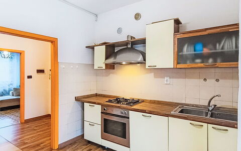 Livia: Arbusto, Zona Residenziale, Casa, Estate, Giardino, Prato, Landscaping, Cortile, Dimora, Villa