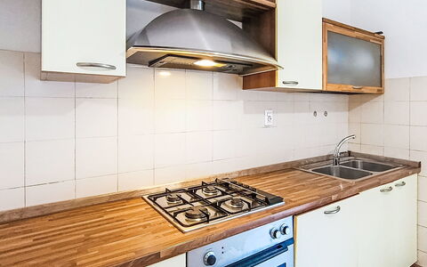 Livia: Arbusto, Zona Residenziale, Casa, Estate, Giardino, Prato, Landscaping, Cortile, Dimora, Villa