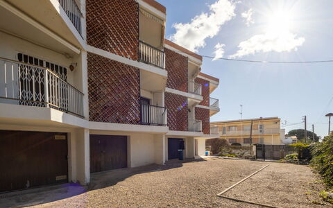 Delfines: Zona Residenziale, Appartamento, Quartiere, Balcone, Urban Design, Materiale Composito, Condominio, Uso Misto, Shade, Illuminazione Diurna