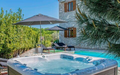 Istrian Oasis: Blu, Piscina, Ricorrere, Mobili Da Esterno, Eco Hotel, Idraulico Fixture, Sedia, Pianta Della Casa, Hotel