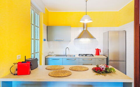 Le Radici: Interior Design, Mobilia, Pavimentazione, Parete, Pavimento, Giallo, Soffitto, Cucina, Legna, Controsoffitto
