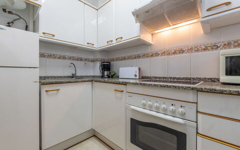 Costa Blanca Iii: Shade, Appartamento, Balcone, Landscaping, Cortile, Mobili Da Esterno, Villa