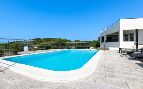 Ria with Heated Pool: Blu, Piscina, Materiale Composito, Ricorrere, Shade, Mobili Da Esterno, Hotel, Centro Ricreativo, Eco Hotel