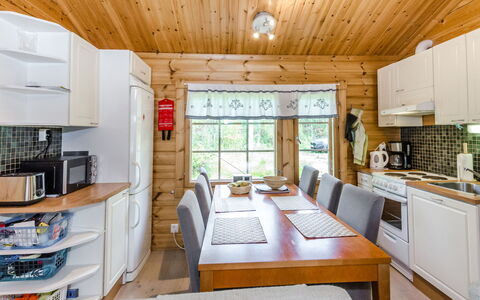 Kuikkaranta: Legna, Interior Design, Villetta, Casa, Soffitto, Cucina, Color Legno, Controsoffitto, Log Cabin, Cabinetry