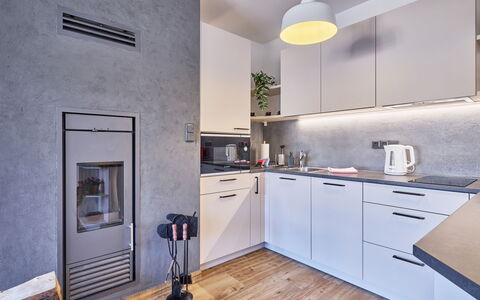 Sunny Terrace Oasis: Pavimentazione, Interior Design, Mobilia, Elettrodomestico Da Cucina, Cucina, Controsoffitto, Elettrodomestico, Pavimento, Apparecchio Major, Soffitto