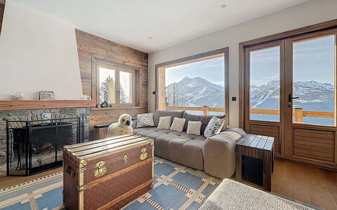 Chalet Shangri-La: Mobilia, Soggiorno, Soffitto, Divano, Latifoglie, Sedia, Plank, Pavimento In Legno, Geomorfologia Glaciale