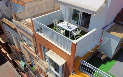 Ático B - Cartagena Centro Histórico: Zona Residenziale, Casa, Appartamento, Balcone, Urban Design, Pianta Della Casa, Vaso Di Fiori, Illuminazione Diurna