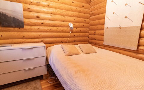 Levin Neljä Tuulta: Legna, Pavimentazione, Pavimento, Marrone, Interior Design, Camera Da Letto, Letto, Color Legno, Lenzuolo, Latifoglie