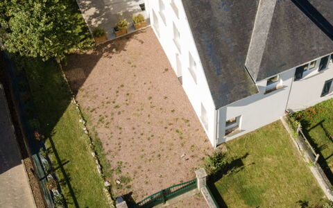 Mahionias'S Cottage: Tetto, Zona Residenziale, Casa, Casa, Villetta, Prato, Estate, Landscaping, Giardino, Sobborgo