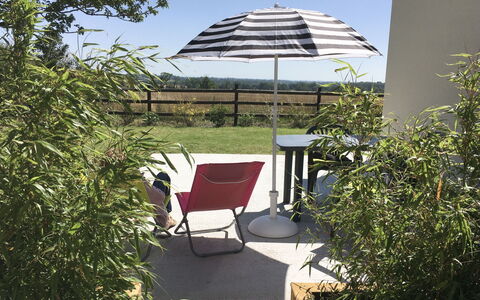 Mahionias'S Cottage: Ombrello, Mobilia, Mobili Da Esterno, Sedia, Shade, Giardino, Tavolo Esterno, Cortile, Design, Backyard