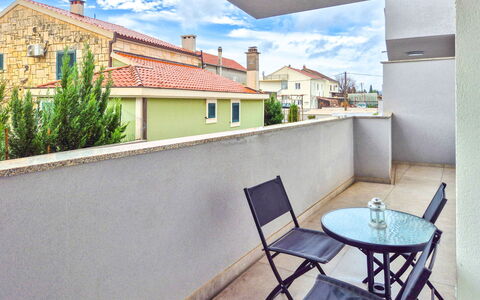 Marija: Appartamento, Balcone, Mobili Da Esterno