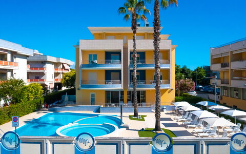 Residence Villarosa Pool and Beach: Appartamento, Piscina, Condominio, Ricorrere, Hotel, Shade, Balcone, Boutique Hotel, Eco Hotel