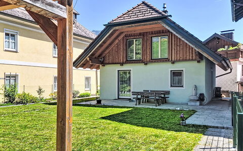 Loidl: Tetto, Casa, Casa, Villetta, Porta, Prato, Cortile, Giardino, Estate, Raccordo
