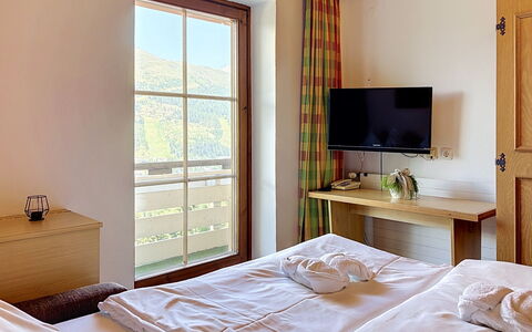 Sankt Michael im Lungau 100: Mobilia, Sedia, Balcone, Color Legno, Cucina & Sala Da Pranzo Tavolo, Latifoglie, Eco Hotel, Hotel, Tavolino Da Caffè, Bracciolo