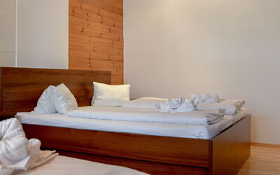 Katschberg 16 100.4: Pavimentazione, Pavimento, Legna, Interior Design, Mobilia, Letto, Camera Da Letto, Camera, Latifoglie, Soffitto