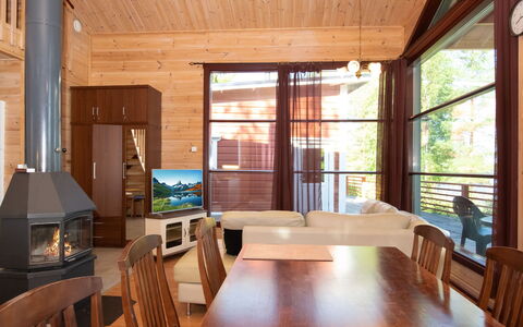 Tiirinniemi 27 a: Mobilia, Legna, Interior Design, Soffitto, Pavimentazione, Pavimento, Divano, Soggiorno, Sedia, Latifoglie
