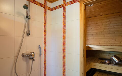 Tiirinniemi 27 a: Pavimentazione, Legna, Idraulico Fixture, Pavimento, Interior Design, Bagno, Idraulico, Camera, Rubinetto, Piastrella
