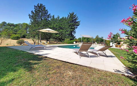 La Maisonnette: Giardino, Piscina, Shade, Prato, Landscaping, Backyard, Cortile, Ricorrere, Flagstone