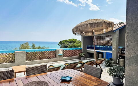 Casa Blue: Mobilia, Mobili Da Esterno, Sedia, Shade, Ricorrere, Balcone, Eco Hotel, Tavolo Esterno, Struttura Esterna, Hotel