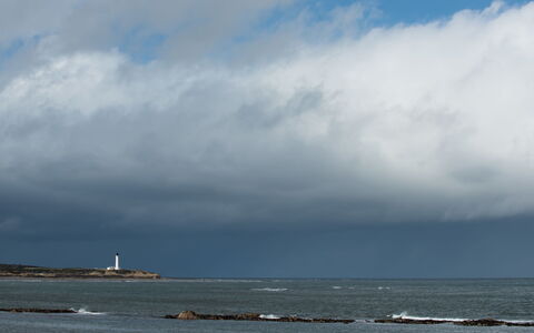 Lighthouse View: Giorno, Nube, Orizzonte, Torre, Mare, Costiera E Morfologie Oceanic, Costa