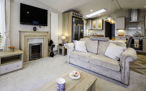 Lighthouse View: Mobilia, Interior Design, Soffitto, Casa, Camera, Divano, Soggiorno, Appartamento, Elettrodomestico