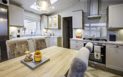 Lighthouse View: Interior Design, Controsoffitto, Mobilia, Cucina, Soffitto, Casa, Cabinetry, Elettrodomestico Da Cucina, Apparecchio Major, Camera