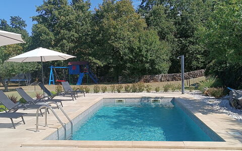Villa Križanci: Piscina, Ricorrere, Mobili Da Esterno, Materiale Composito, Shade, Giardino, Giochi D'Acqua, Landscaping, Ombrello, Backyard
