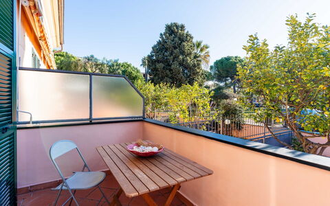 Casa Dany: Balcone, Appartamento, Shade, Mobili Da Esterno, Color Legno, Eco Hotel, Corrimano, Recinzione, Pianta Della Casa