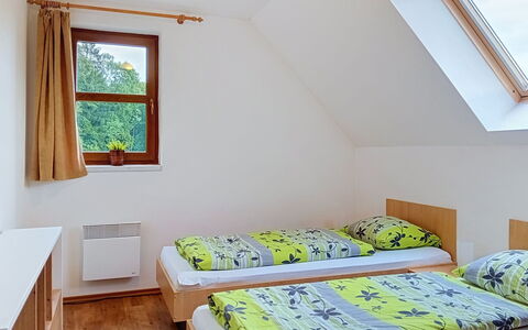 Green Valley Park Stárkov 21: Camera Da Letto, Letto, Pavimentazione, Pavimento, Interior Design, Bedding, Camera, Lenzuolo, Telaio Del Letto, Latifoglie