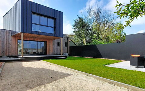 Ty Béthanie: Casa, Raccordo, Giardino, Calcestruzzo, Prato, Shade, Cortile, Landscaping, Design, Erba Sintetica