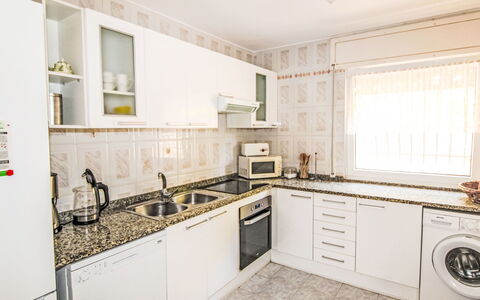 Roca Mas Mato: Cucina, Controsoffitto, Apparecchio Major, Elettrodomestico Da Cucina, Interior Design, Pavimentazione, Cabinetry, Legna, Pavimento, Mobilia