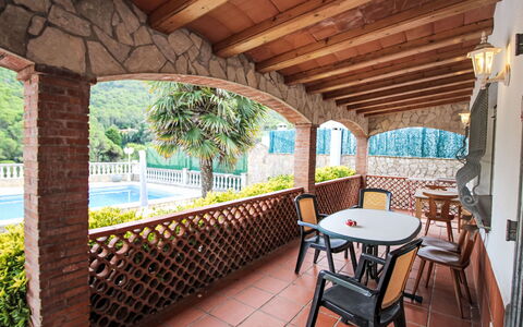 Roca Mas Mato: Portico, Piscina, Balcone, Ricorrere, Color Legno, Brick, Hacienda, Pianta Della Casa, Eco Hotel, Shade