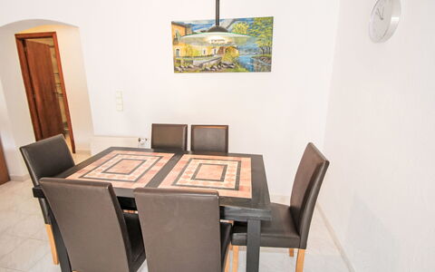 Roca Mas Mato: Mobilia, Legna, Pavimentazione, Tavolo, Interior Design, Pavimento, Cucina & Sala Da Pranzo Tavolo, Marrone, Sedia, Sala Da Pranzo