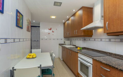 Solymar: Cucina, Pavimentazione, Controsoffitto, Apparecchio Major, Elettrodomestico Da Cucina, Pavimento, Interior Design, Mobilia, Cabinetry, Lavandino Della Cucina