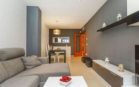 Solymar: Interior Design, Mobilia, Pavimentazione, Legna, Pavimento, Soffitto, Camera, Televisione, Soggiorno, Casa
