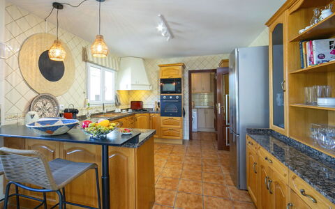 Sueño: Cucina, Mobilia, Controsoffitto, Interior Design, Cabinetry, Pavimentazione, Elettrodomestico Da Cucina, Legna, Apparecchio Major, Pavimento